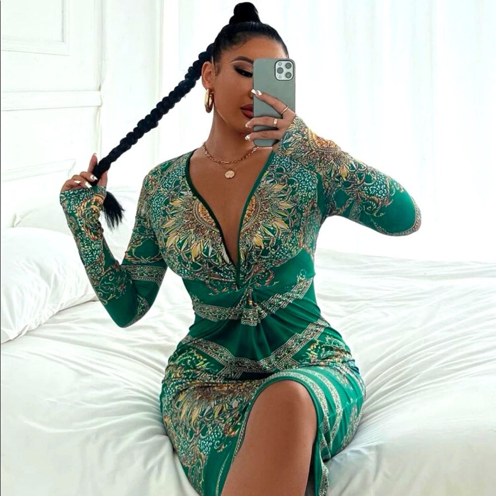 Baroque Print Plunging Neck Bodycon Dress